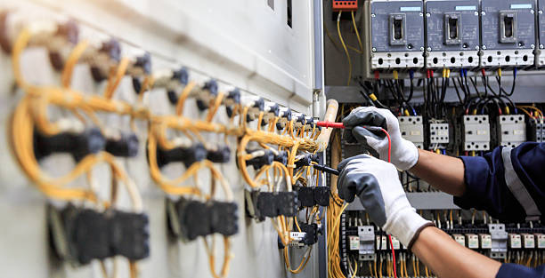Professional Electrician technician working in Cedar Knolls, NJ
